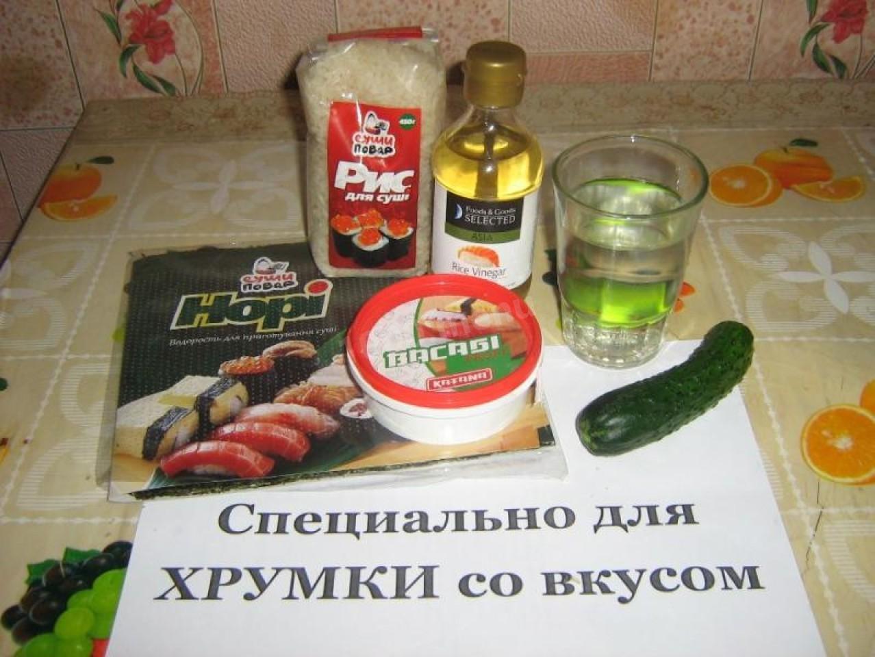 Шаг 1 приготовления Роллы с огурцом
