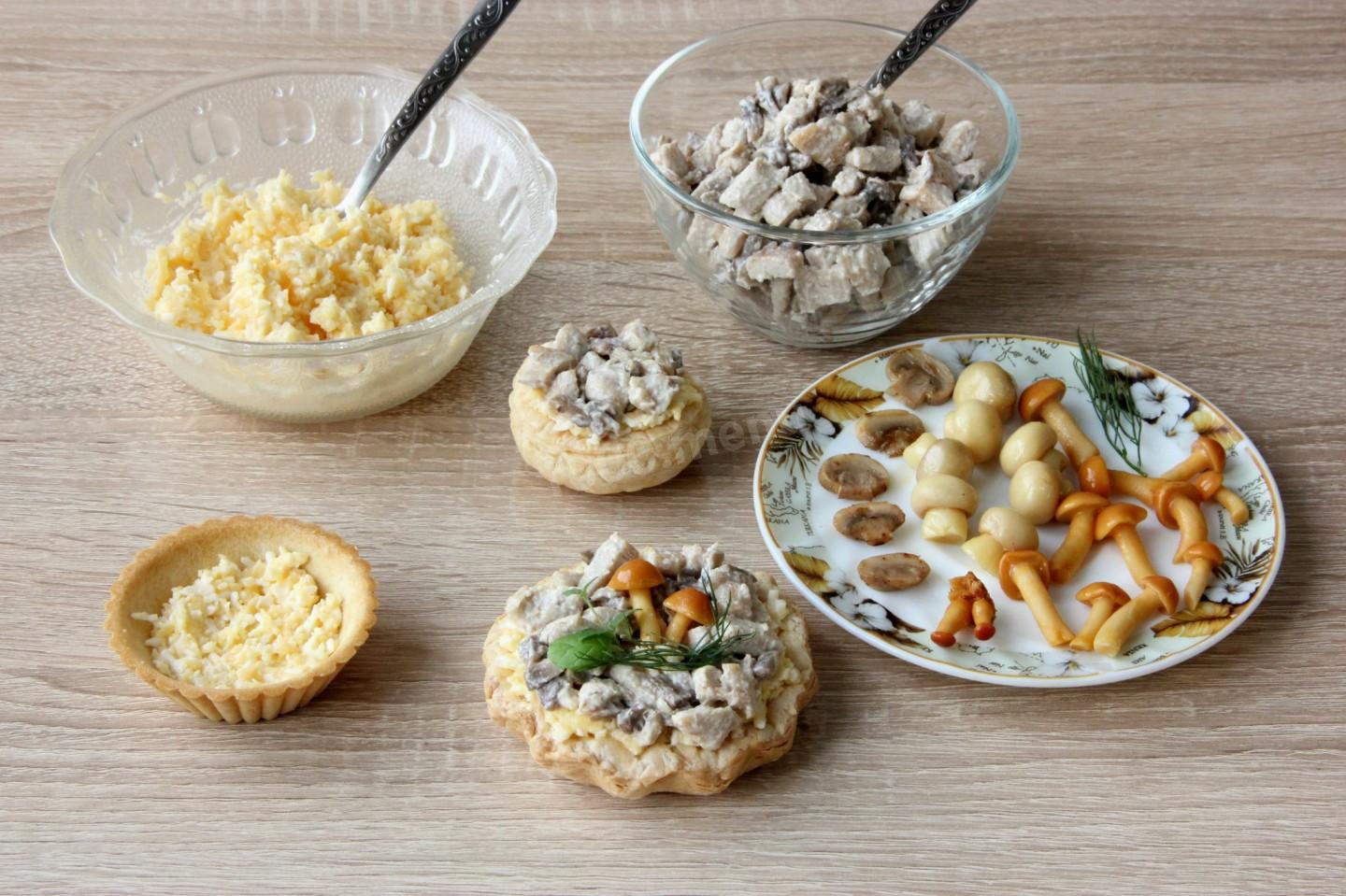 Шаг 13 приготовления Тарталетки с курицей грибами и сыром в духовке