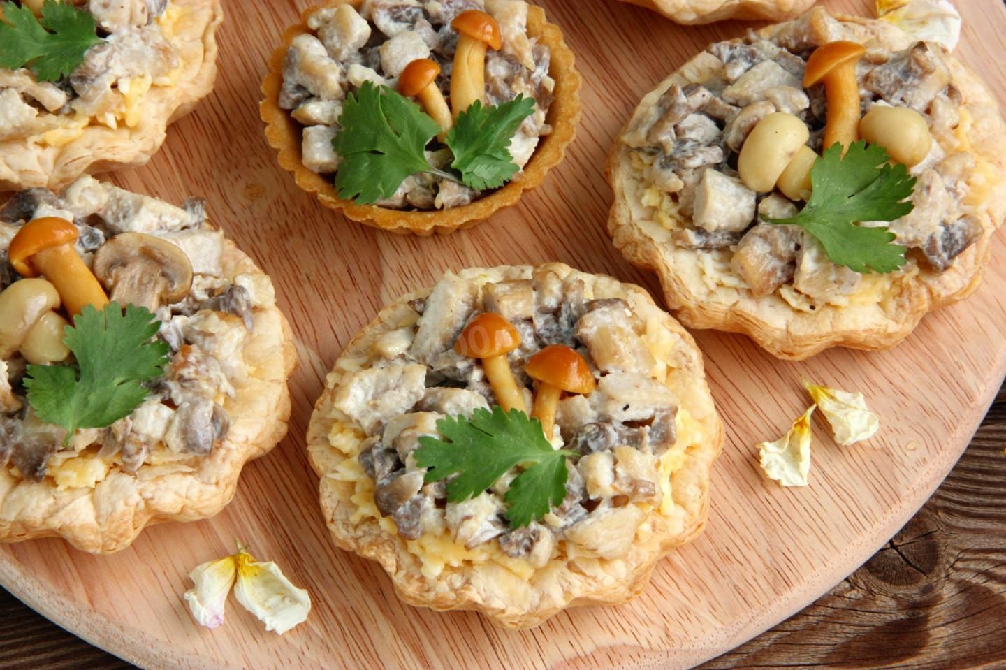 Шаг 14 приготовления Тарталетки с курицей грибами и сыром в духовке