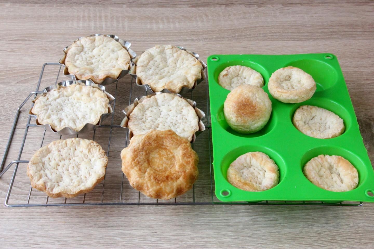 Шаг 6 приготовления Тарталетки с курицей грибами и сыром в духовке