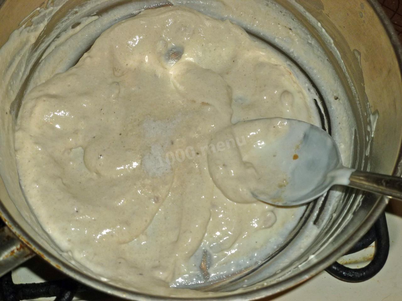 Шаг 12 приготовления Жульен с грибами и сметаной