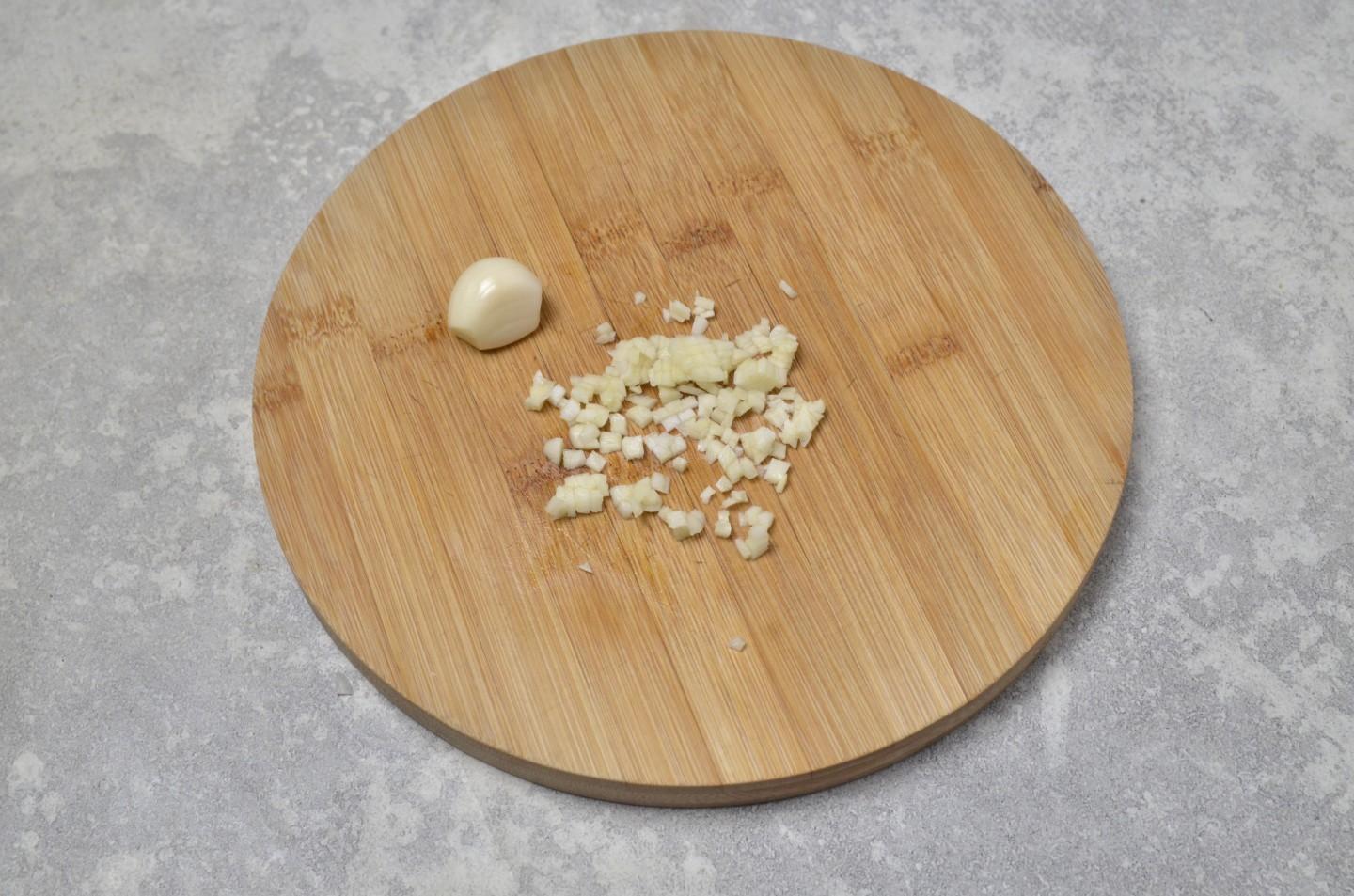Шаг 4 приготовления Маринованные кабачки с медом и чесноком быстрые