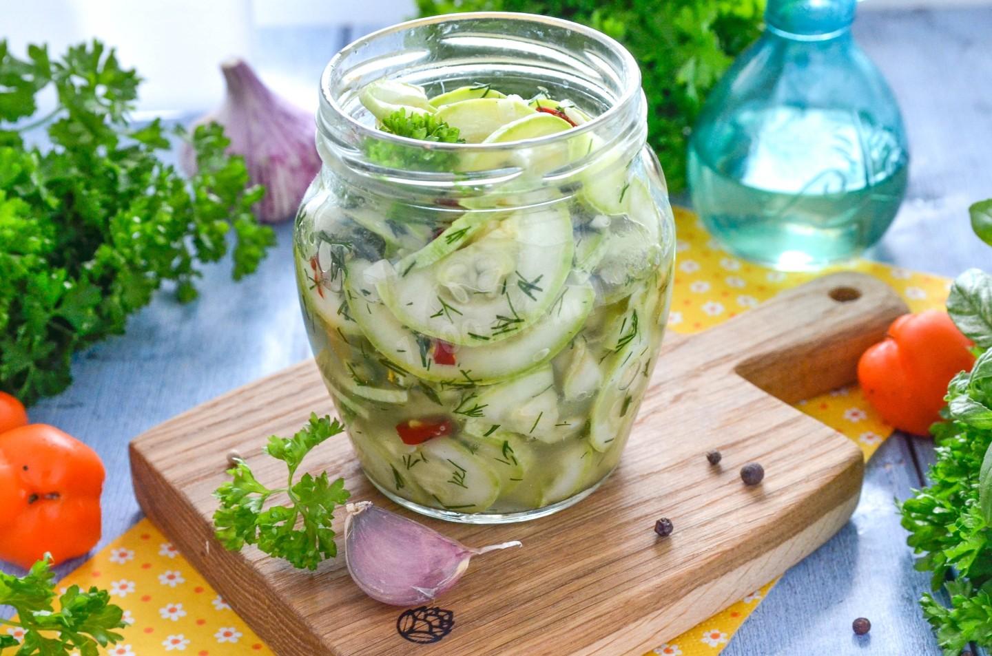 Шаг 9 приготовления Маринованные кабачки с медом и чесноком быстрые