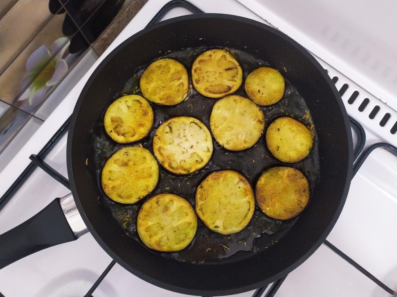 Шаг 6 приготовления Баклажаны с грецкими орехами и чесноком
