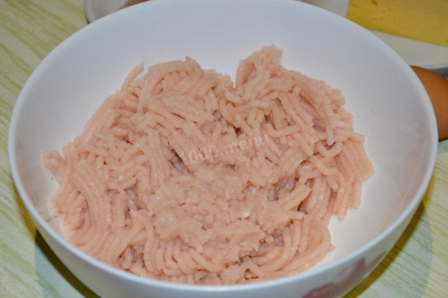 Шаг 3 приготовления Колбаса домашняя куриная с сыром