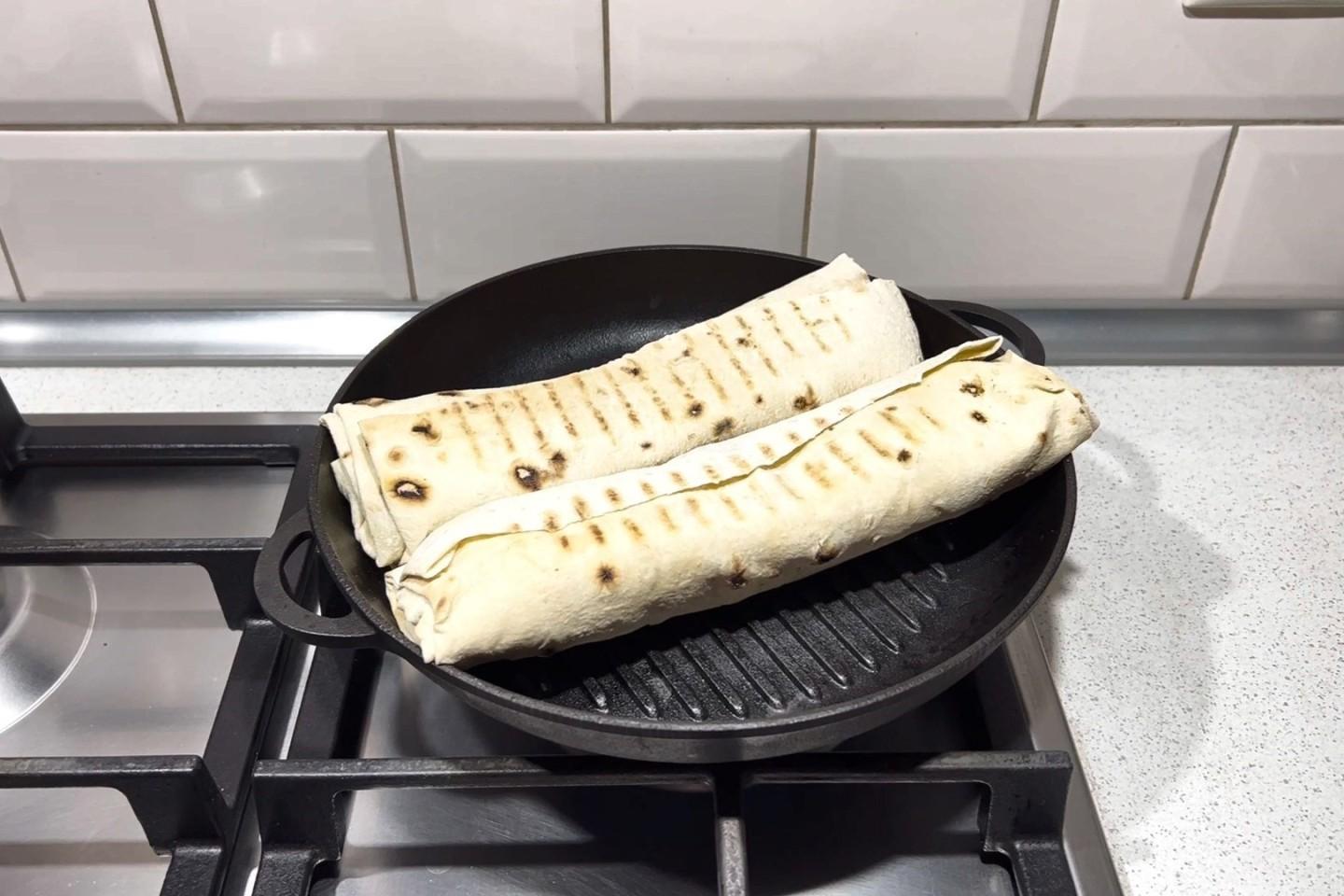 Шаг 11 приготовления ПП Шаурма с курицей в лаваше