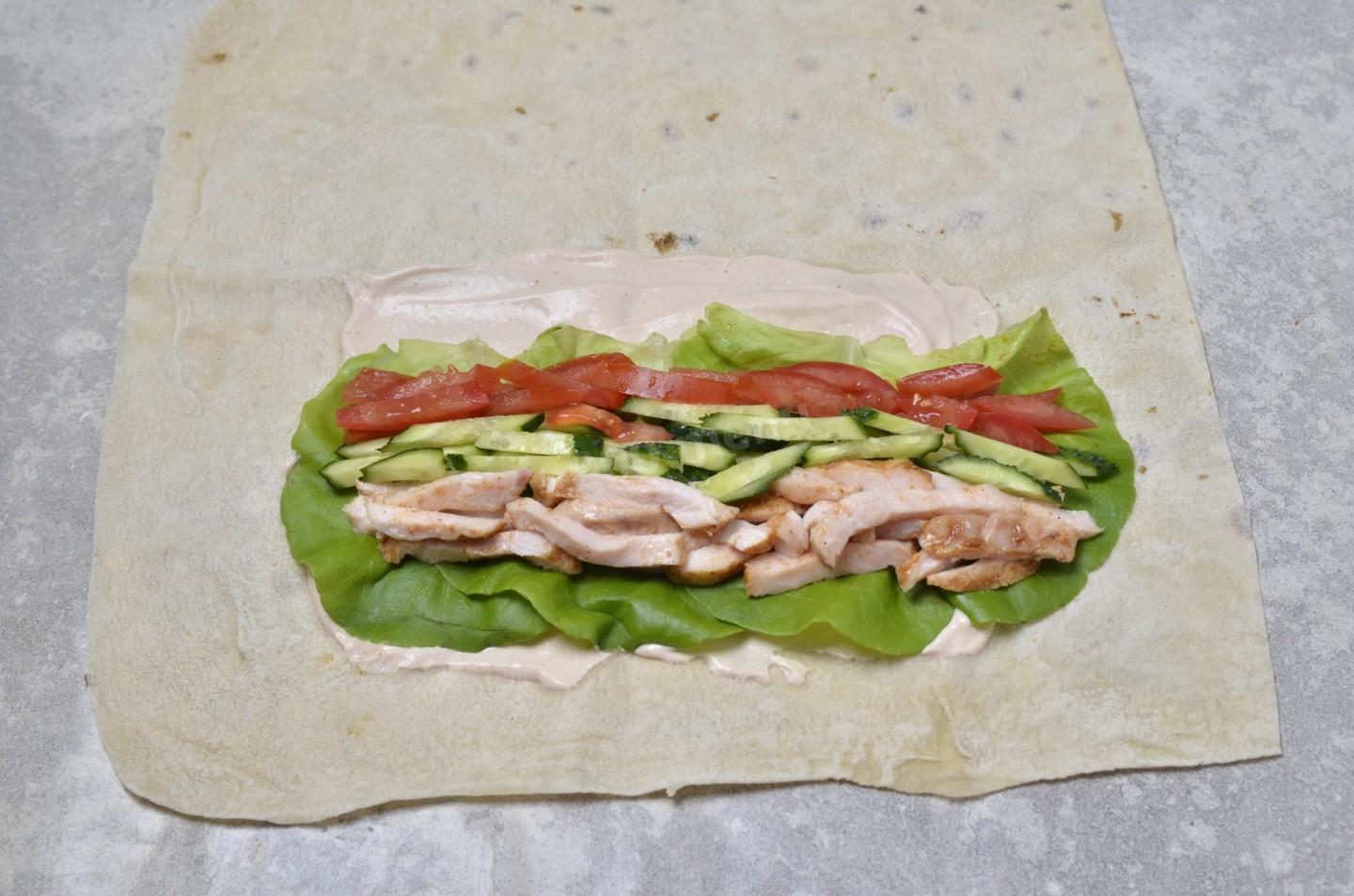 Шаг 9 приготовления ПП Шаурма с курицей в лаваше