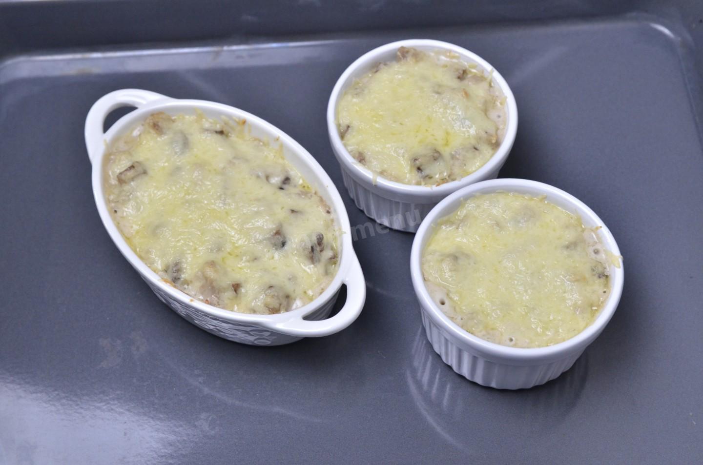 Шаг 13 приготовления Грибы курица сметана сыр жульен