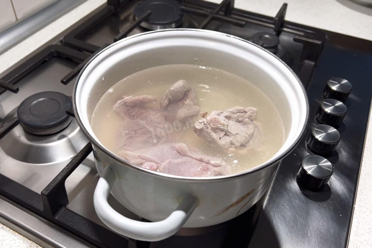 Шаг 2 приготовления Грибы курица сметана сыр жульен