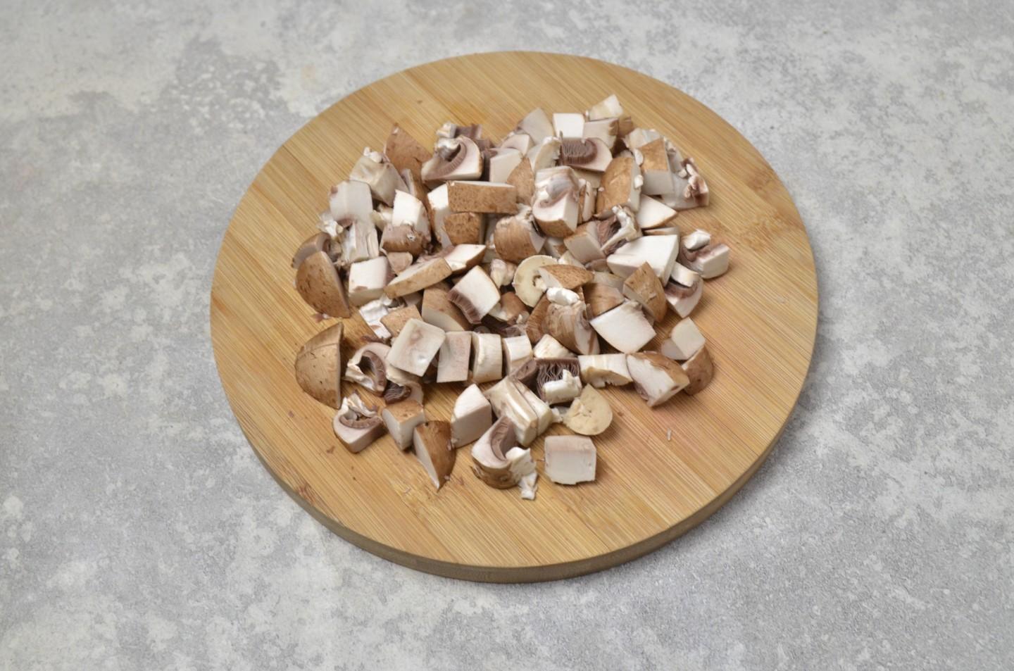 Шаг 4 приготовления Грибы курица сметана сыр жульен