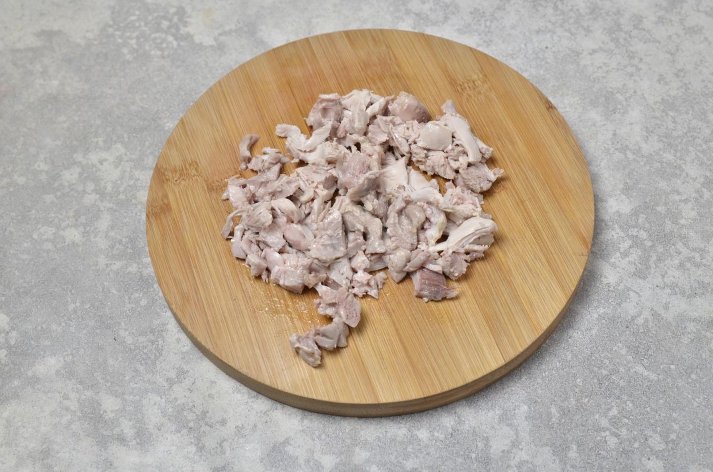 Шаг 5 приготовления Грибы курица сметана сыр жульен