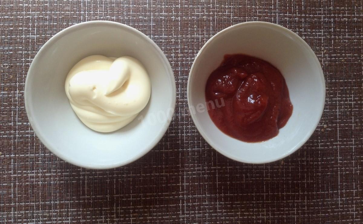 Шаг 2 приготовления Батон с сыром и колбасой в духовке