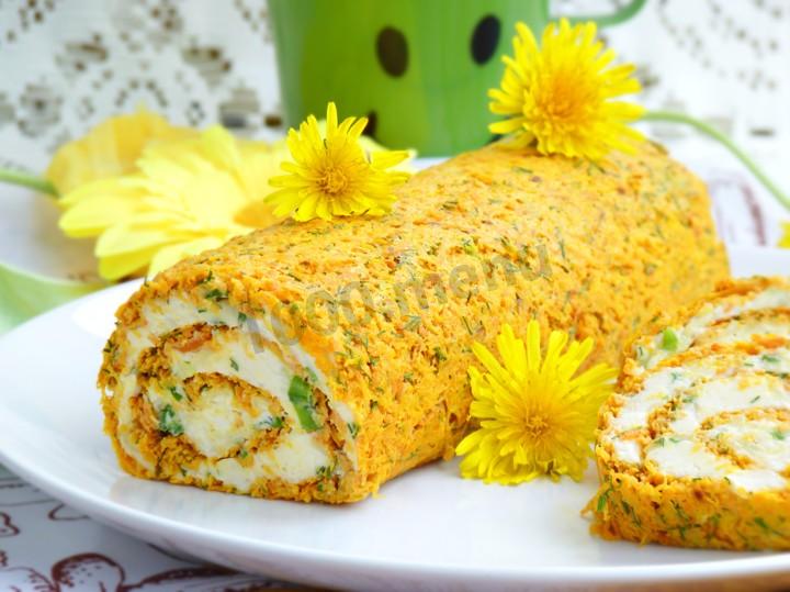 Шаг 10 приготовления Морковный рулет из моркови и плавленного сыра