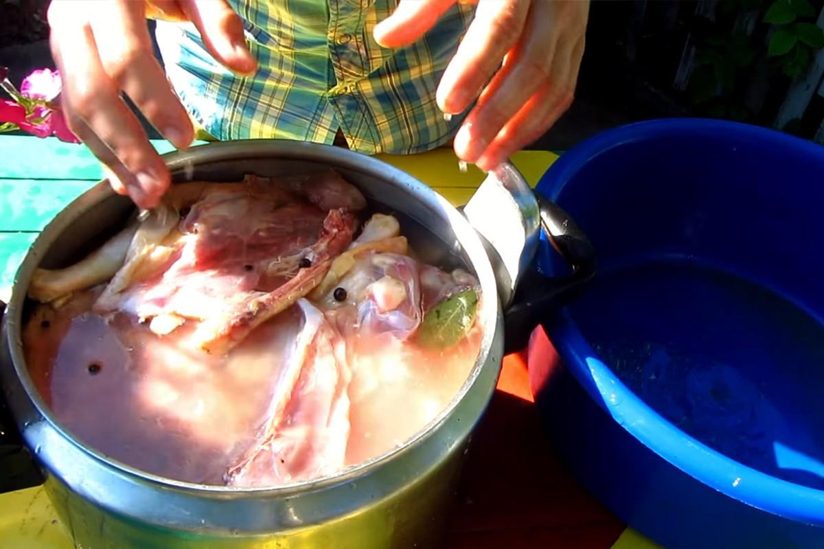 Шаг 7 приготовления Курица холодного копчения в коптильне в домашних условиях