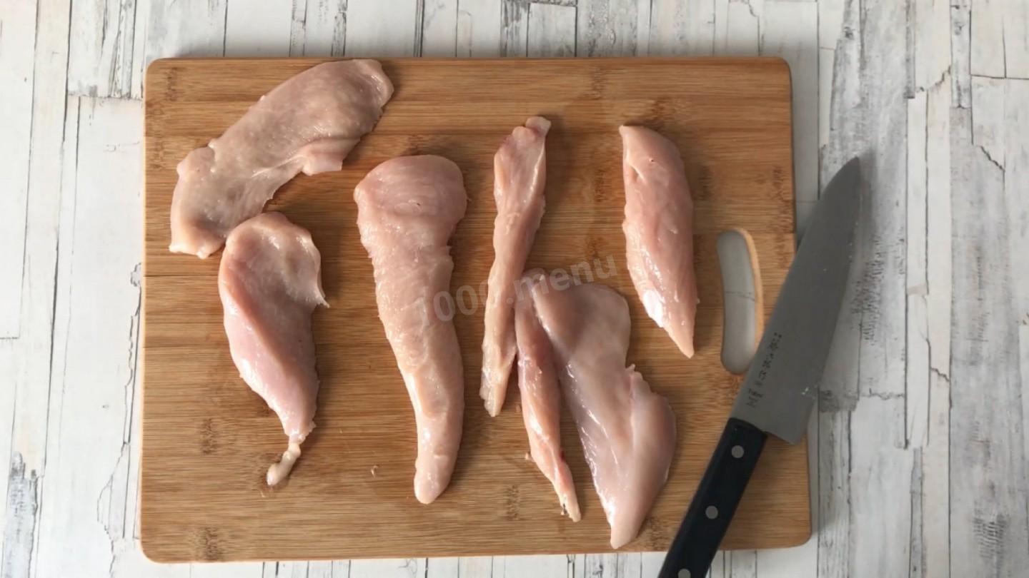 Шаг 2 приготовления Куриные рулетики в беконе в духовке