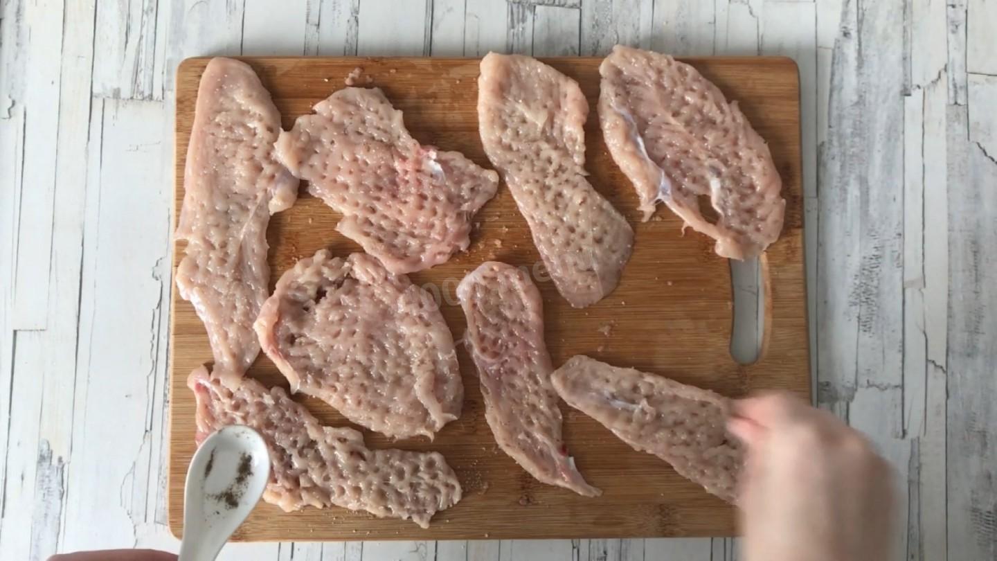 Шаг 4 приготовления Куриные рулетики в беконе в духовке