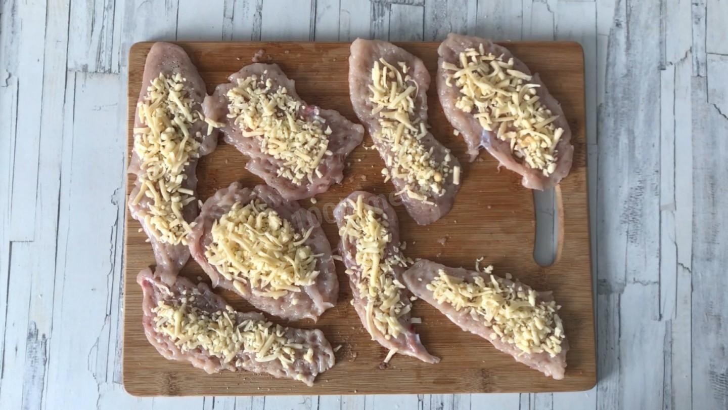 Шаг 5 приготовления Куриные рулетики в беконе в духовке