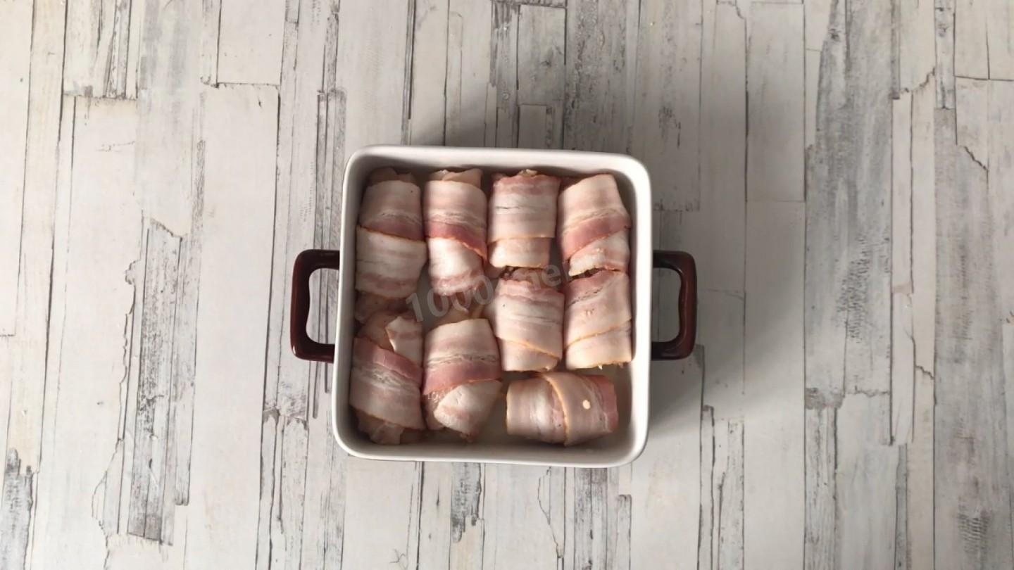 Шаг 8 приготовления Куриные рулетики в беконе в духовке