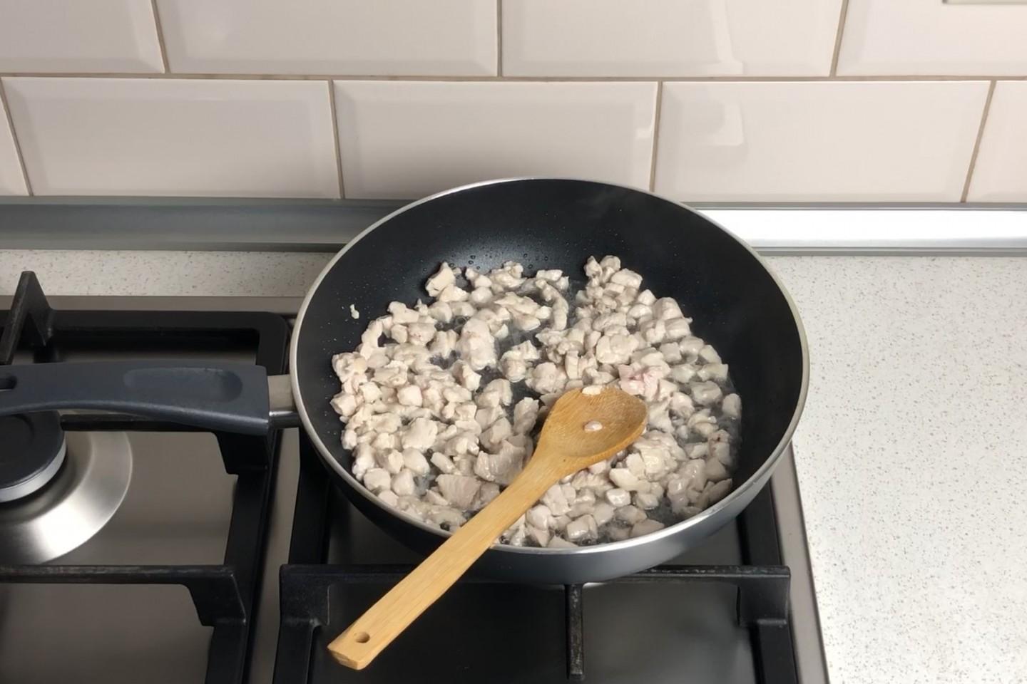 Шаг 7 приготовления Шампиньоны фаршированные курицей и сыром в духовке