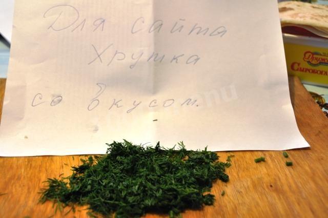 Шаг 5 приготовления Рулет из лаваша с зеленью творогом и овощами