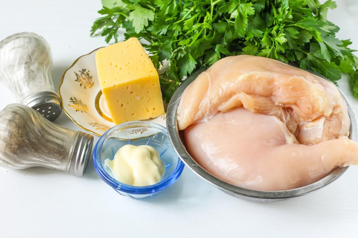 Шаг 1 приготовления Рулет куриный с сыром в духовке
