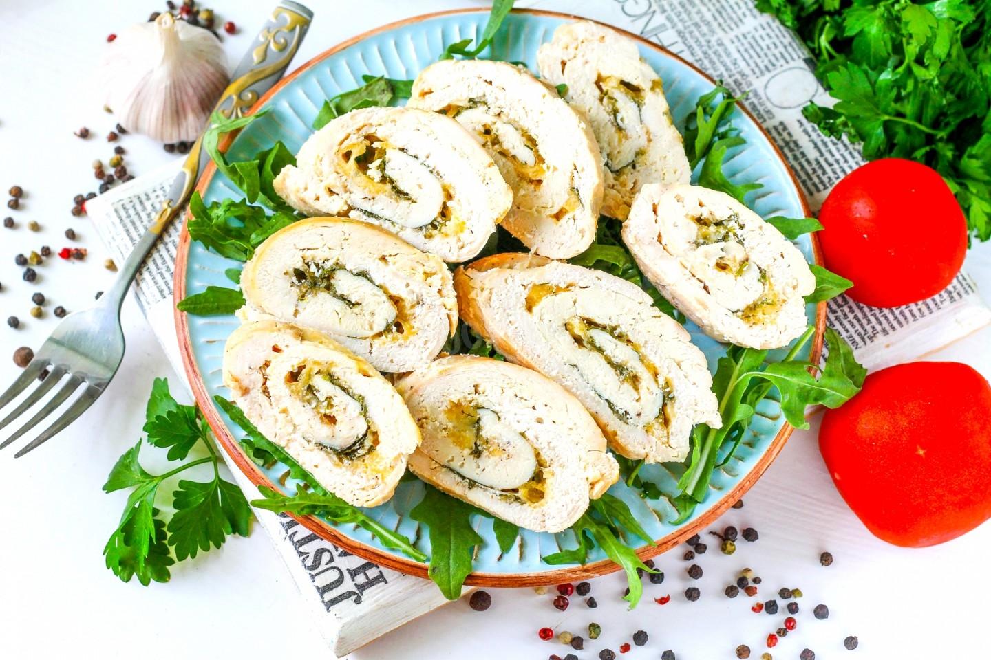Шаг 10 приготовления Рулет куриный с сыром в духовке