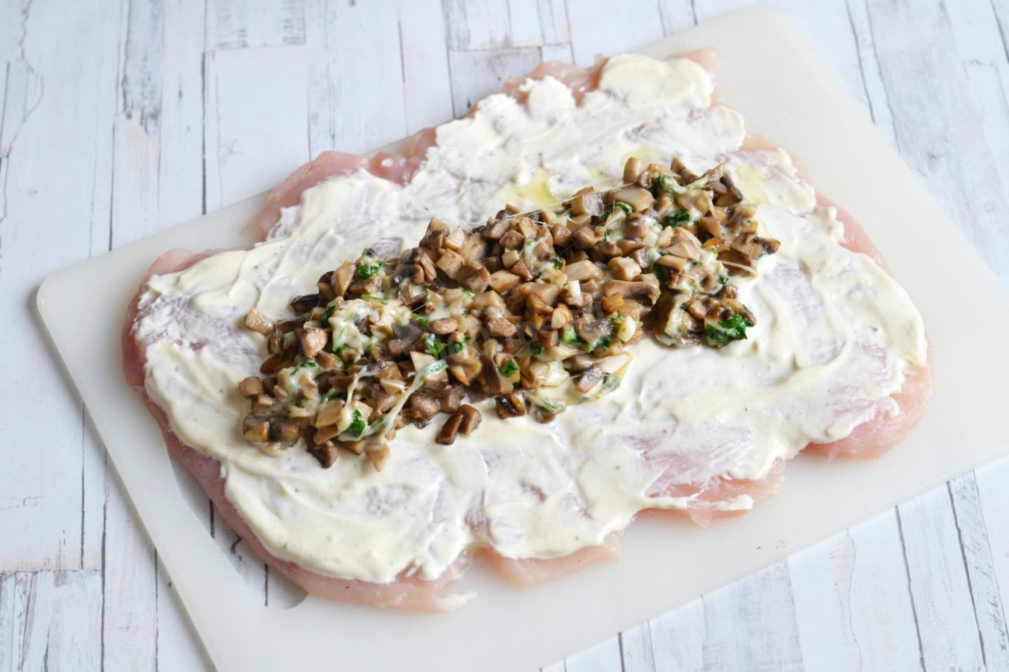Шаг 12 приготовления Рулет из куриного филе в духовке