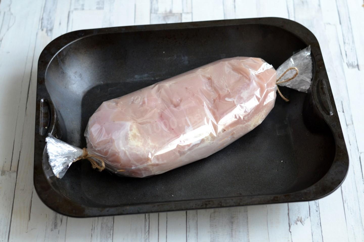 Шаг 14 приготовления Рулет из куриного филе в духовке