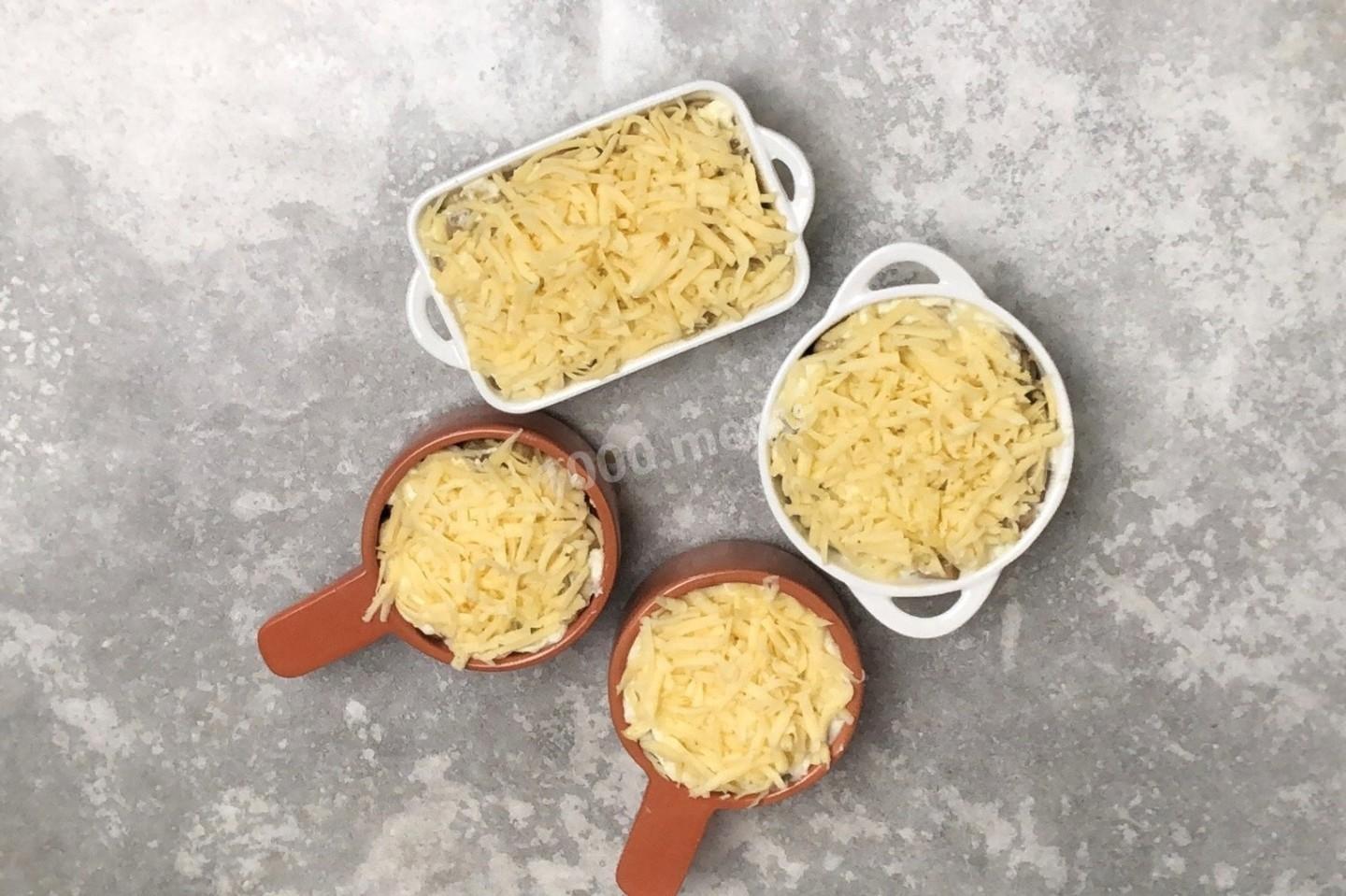 Шаг 16 приготовления Жульен с картошкой курицей и грибами в духовке