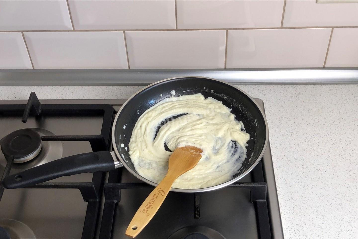 Шаг 9 приготовления Жульен с картошкой курицей и грибами в духовке