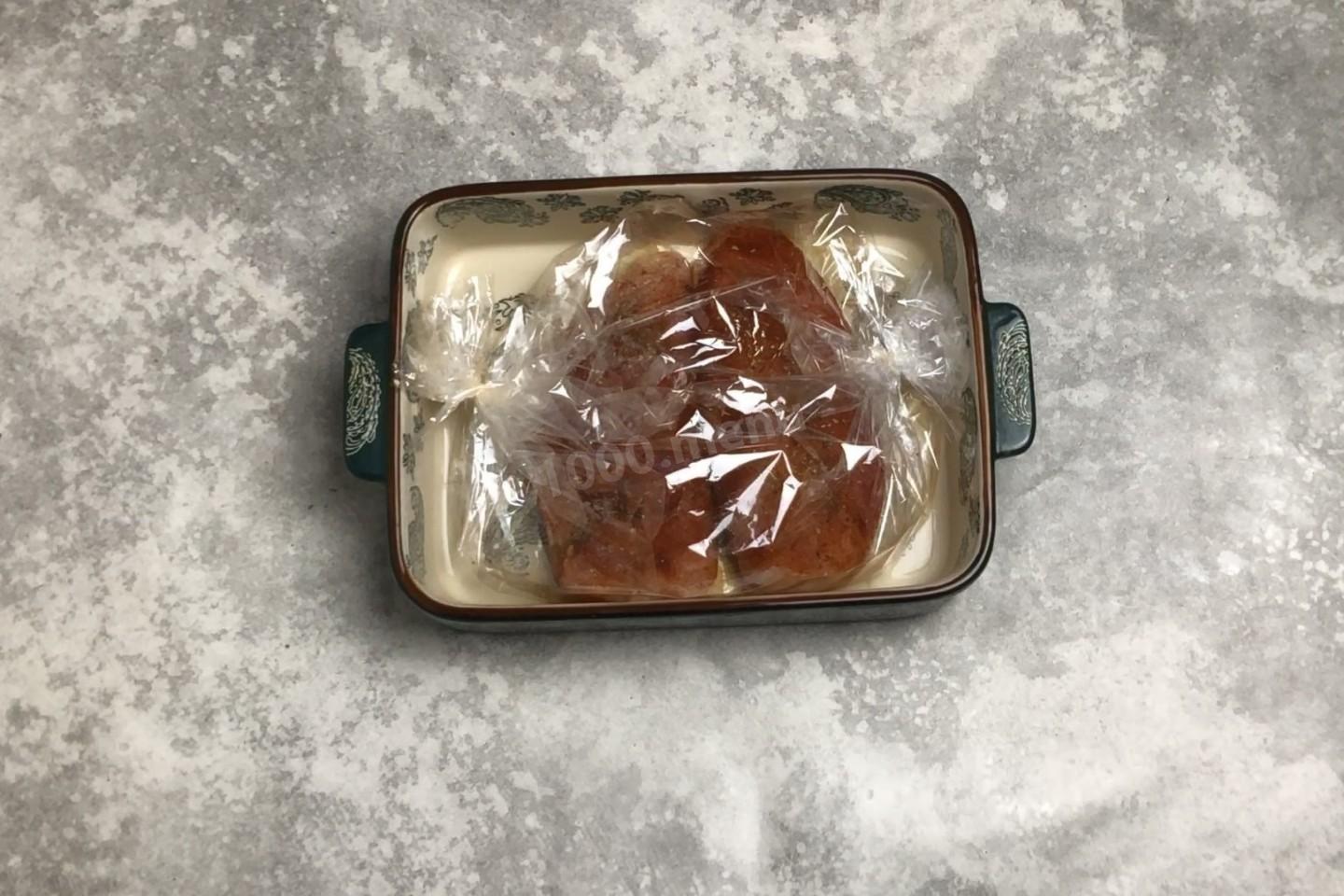 Шаг 6 приготовления Куриная грудка в рукаве в духовке запеченная