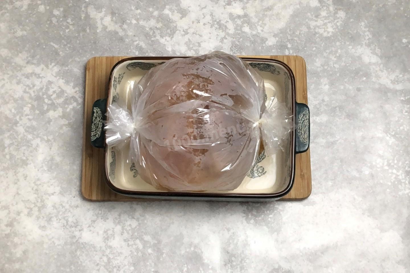 Шаг 7 приготовления Куриная грудка в рукаве в духовке запеченная