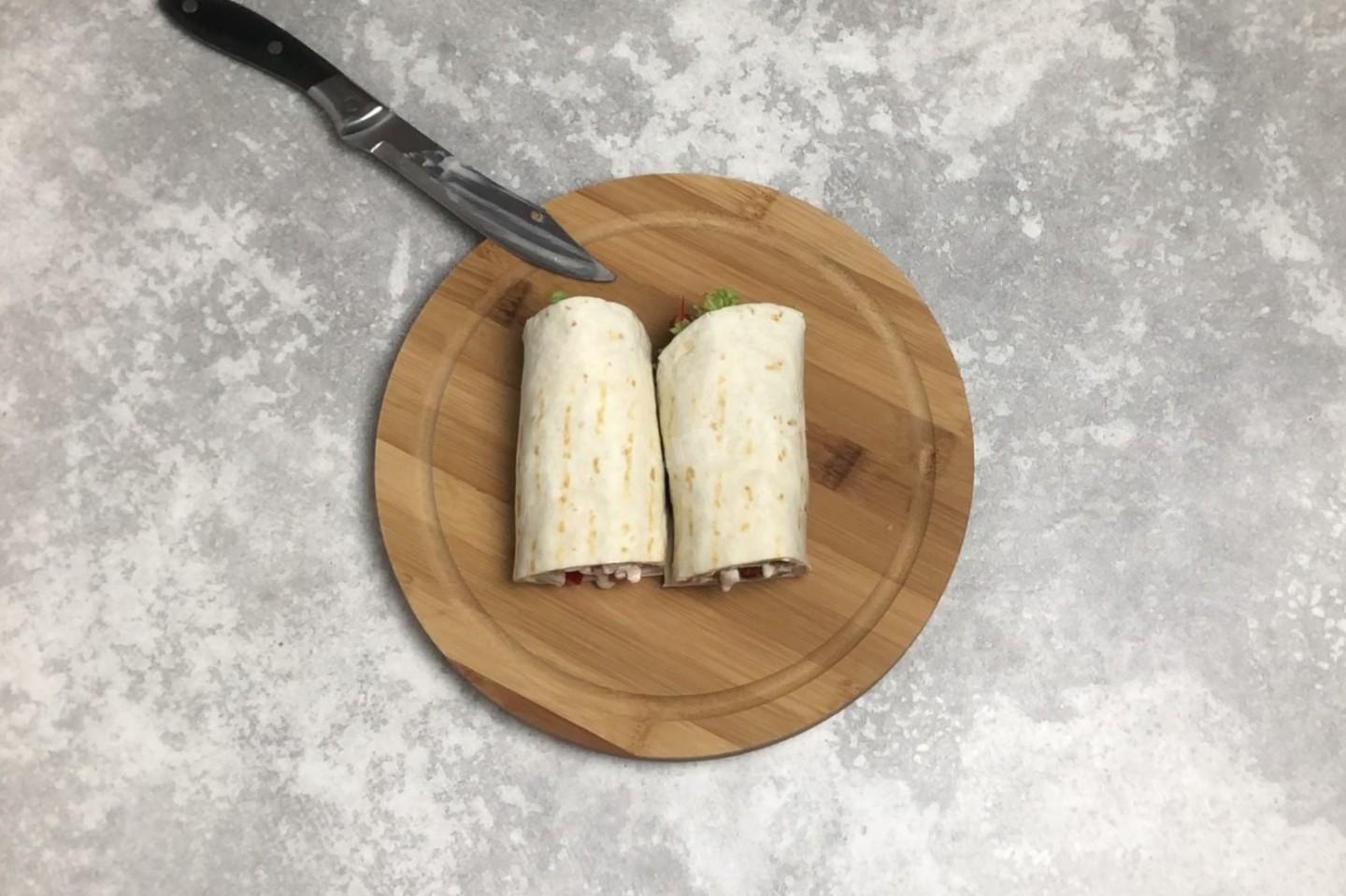 Шаг 12 приготовления Тортилья с курицей и овощами в домашних условиях