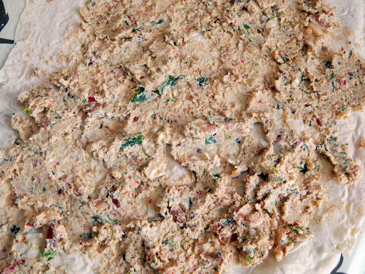 Шаг 10 приготовления Рулет из лаваша с курицей и сыром