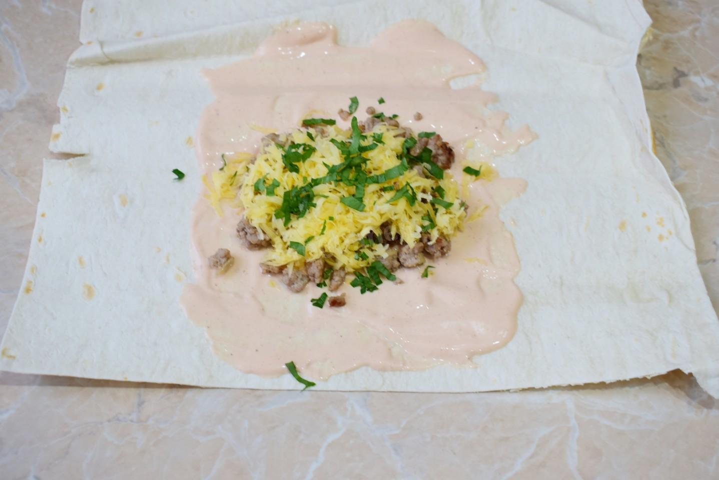 Шаг 4 приготовления Мясо в лаваше