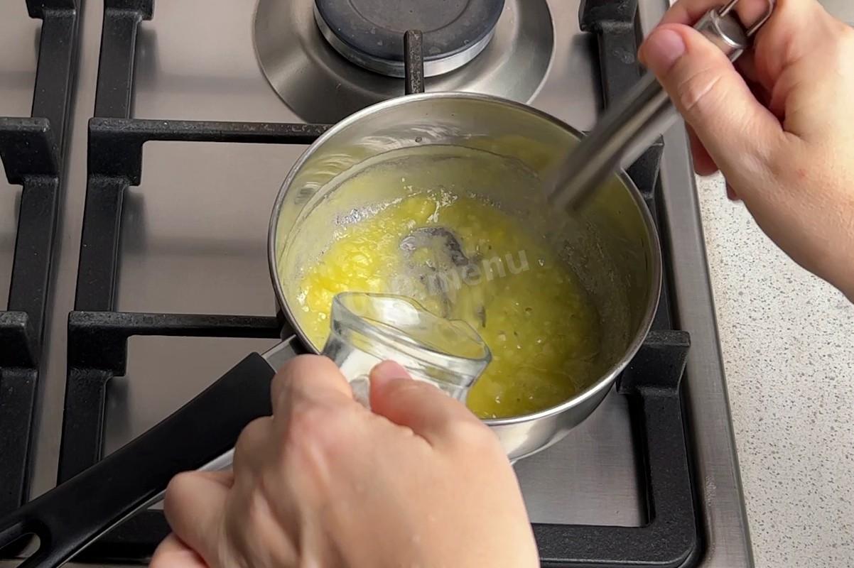 Шаг 7 приготовления Классический жульен с курицей и грибами