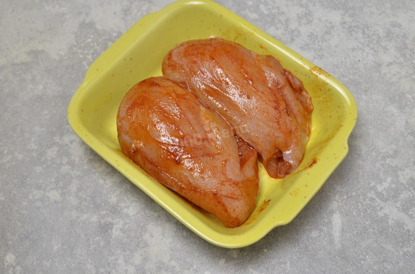 Шаг 5 приготовления Пасторма из куриной грудки