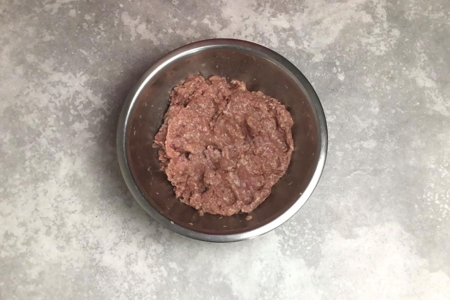 Шаг 5 приготовления Штрудель с мясом из слоеного теста