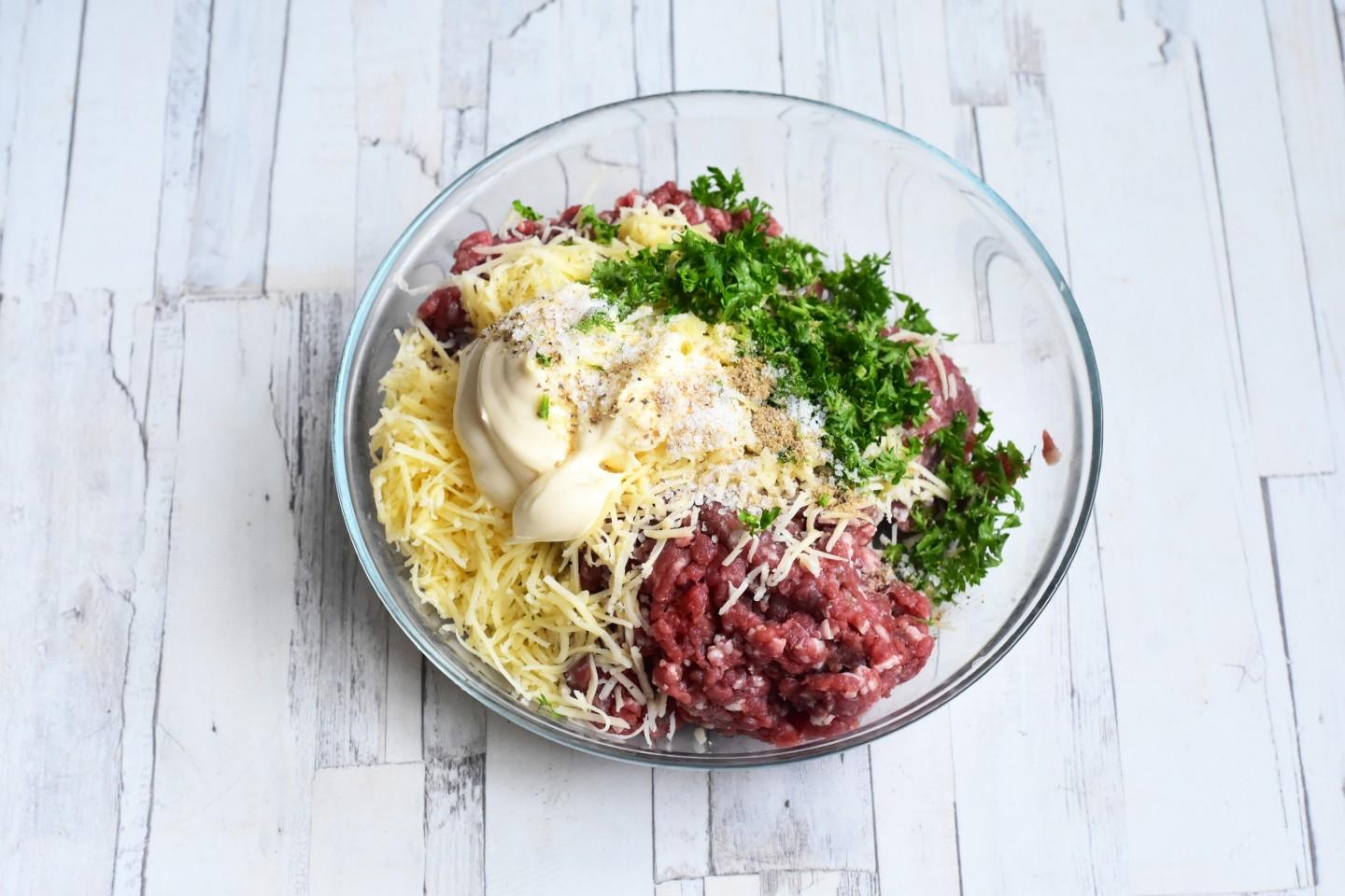 Шаг 5 приготовления Сушки с фаршем в духовке с сыром