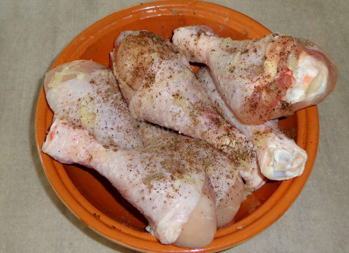 Шаг 2 приготовления Куриные ножки в слоеном тесте