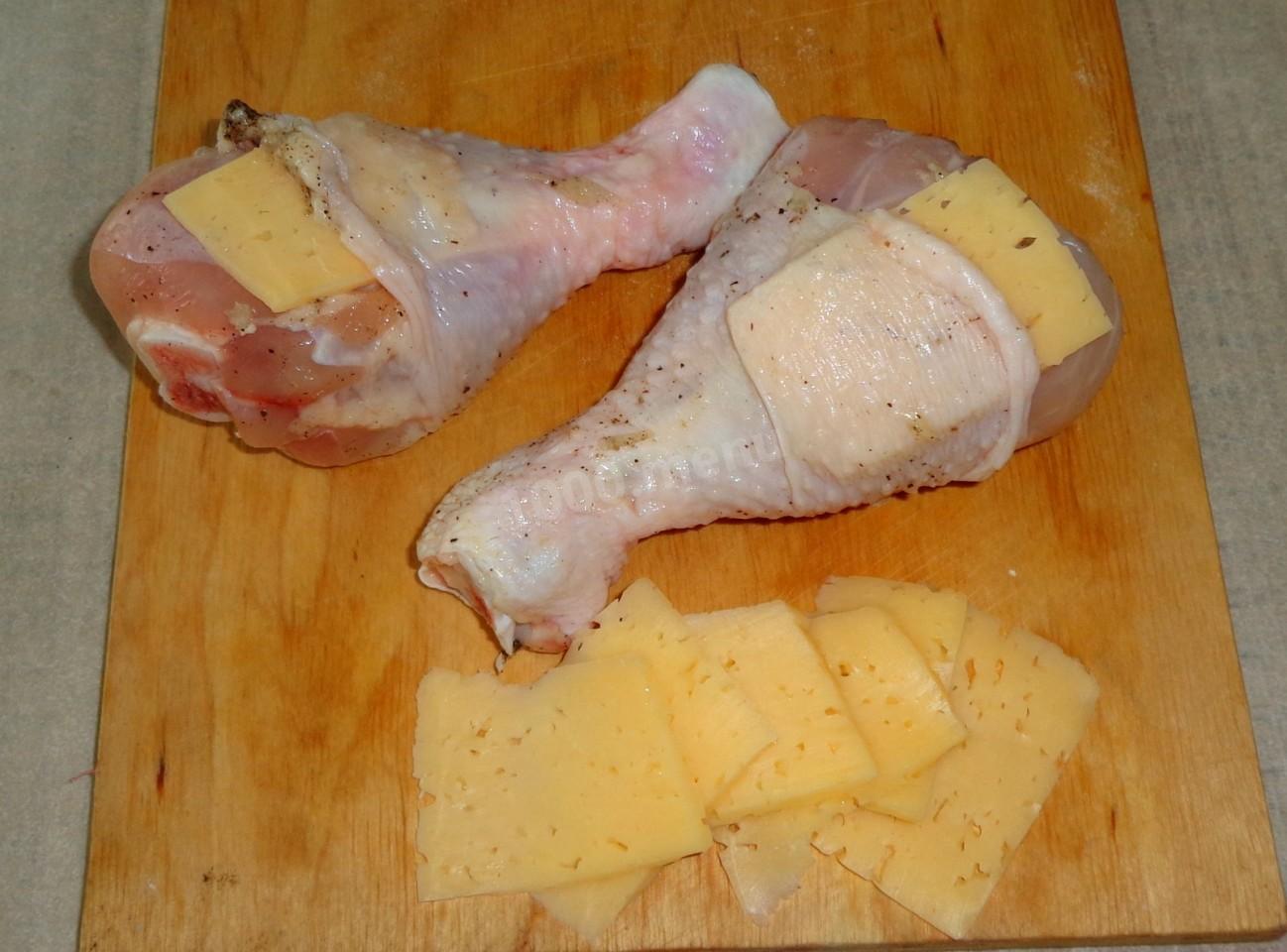Шаг 3 приготовления Куриные ножки в слоеном тесте