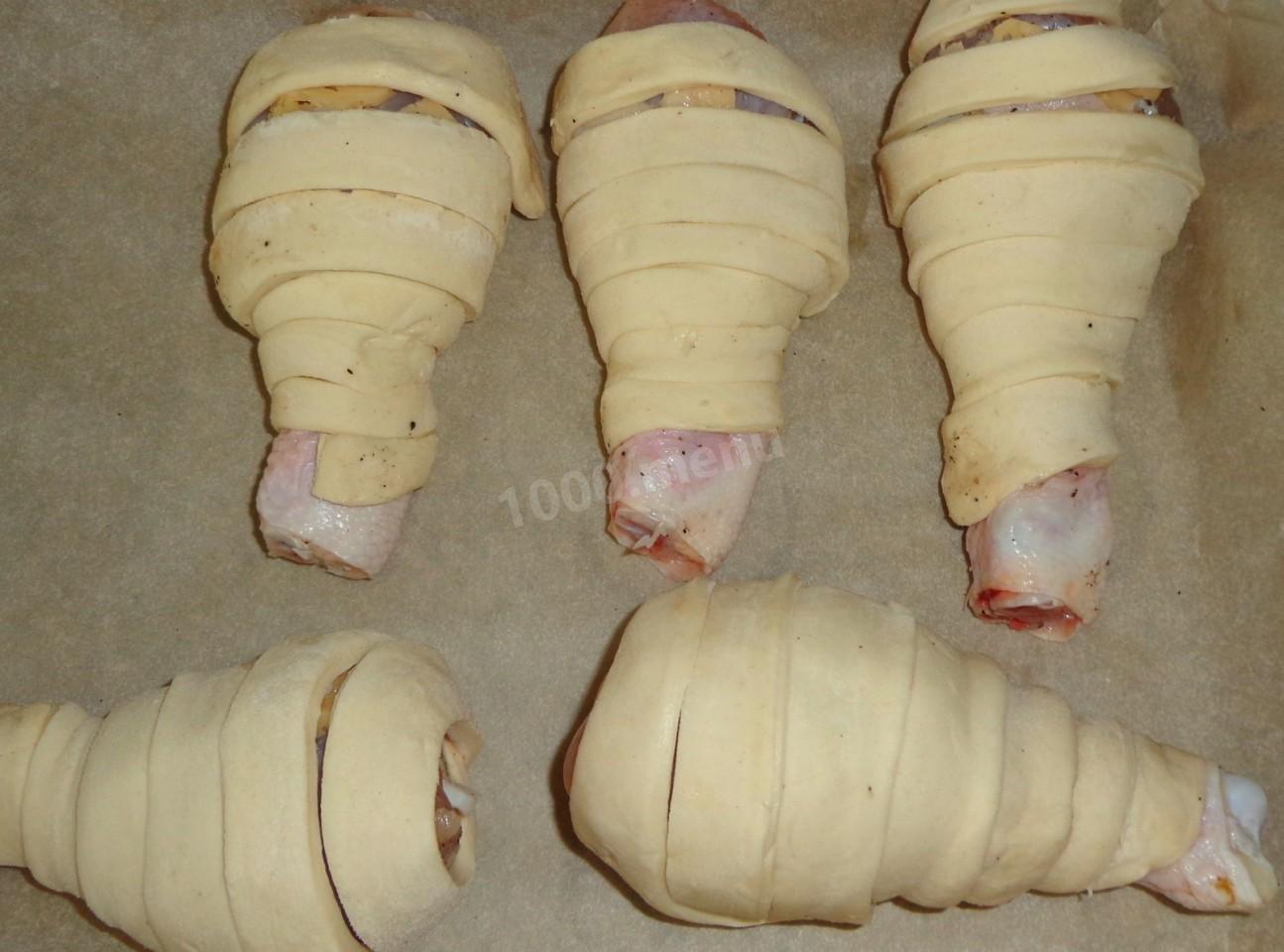 Шаг 6 приготовления Куриные ножки в слоеном тесте