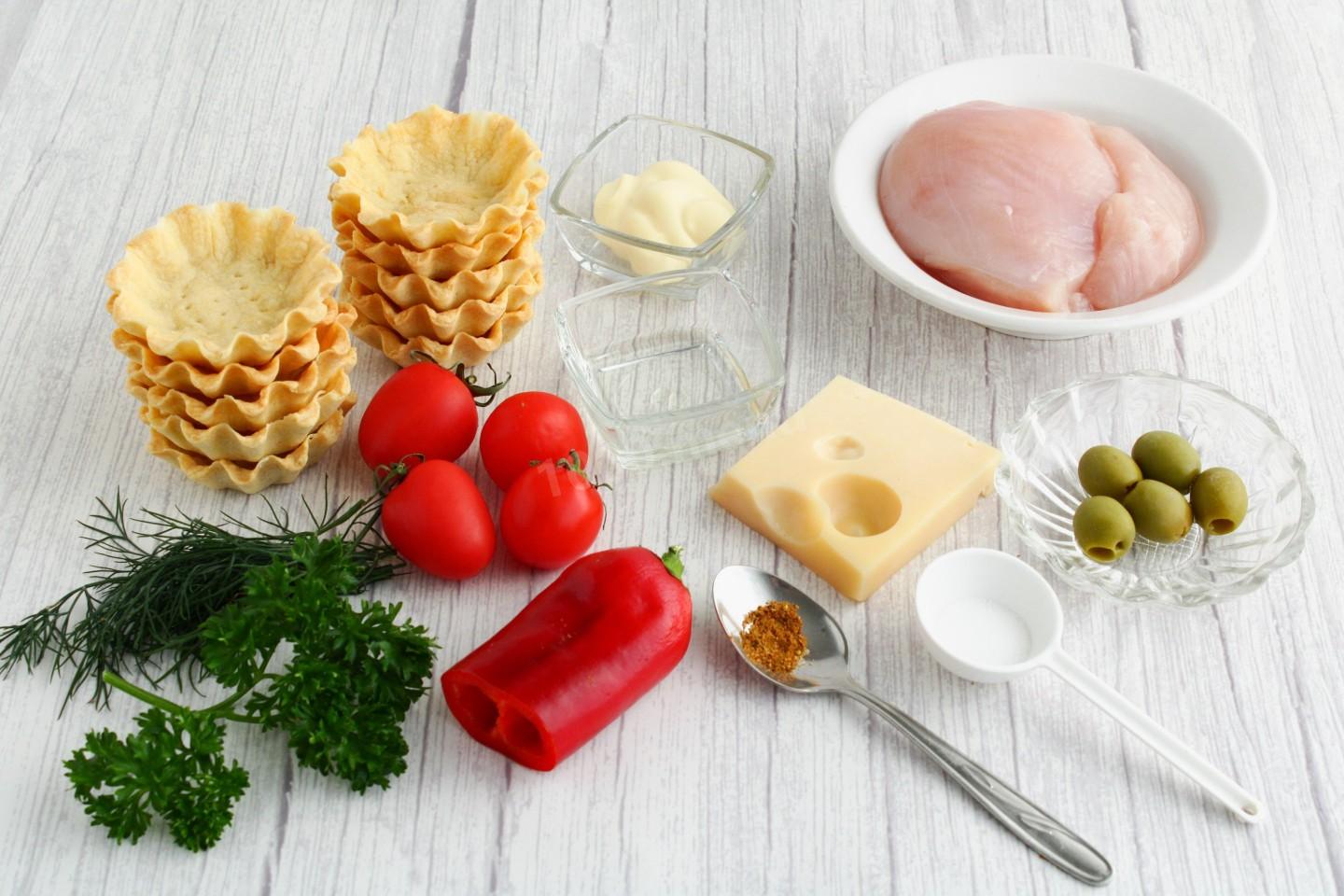 Шаг 1 приготовления Курица в тарталетках в духовке