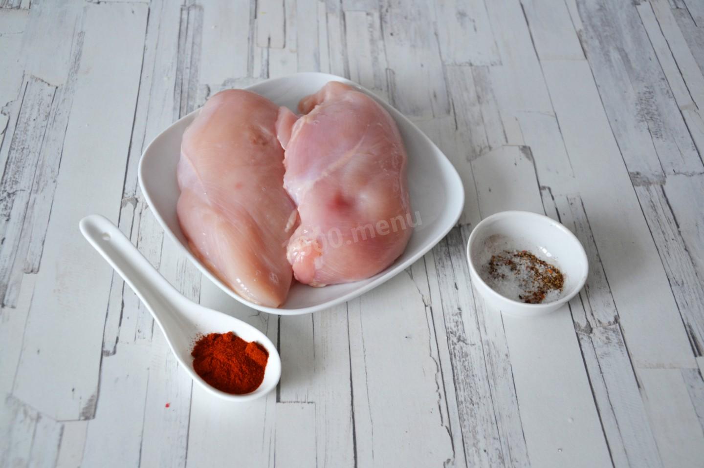 Шаг 1 приготовления Рулетики из куриного филе с начинкой в духовке