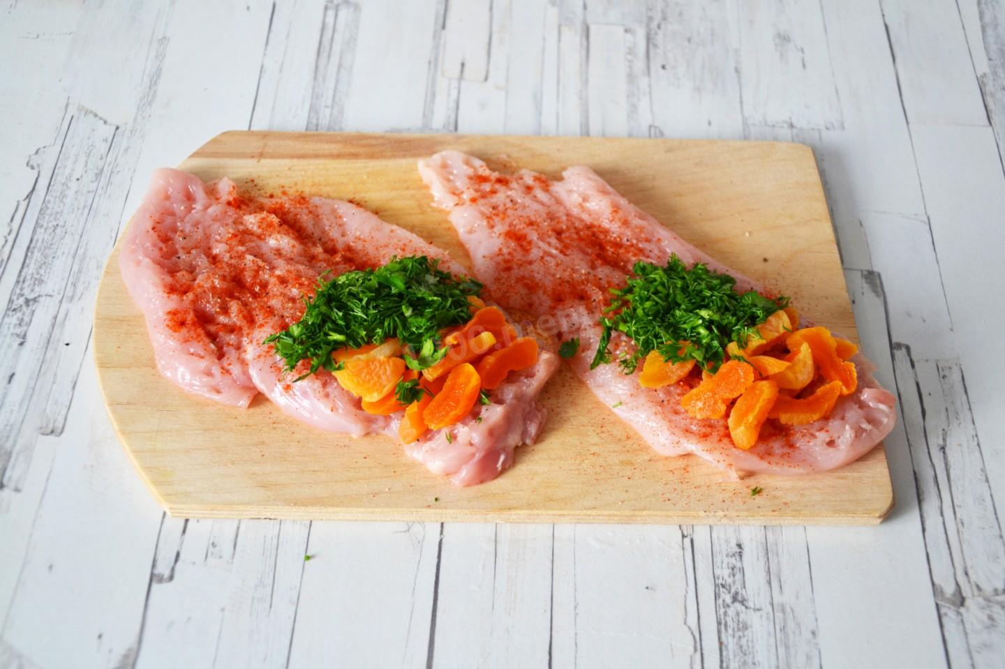 Шаг 8 приготовления Рулетики из куриного филе с начинкой в духовке