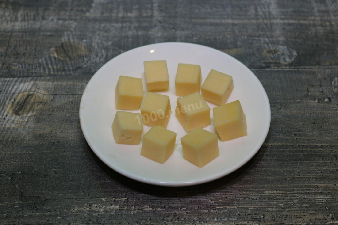 Шаг 1 приготовления Канапе с оливками  и сыром на шпажках
