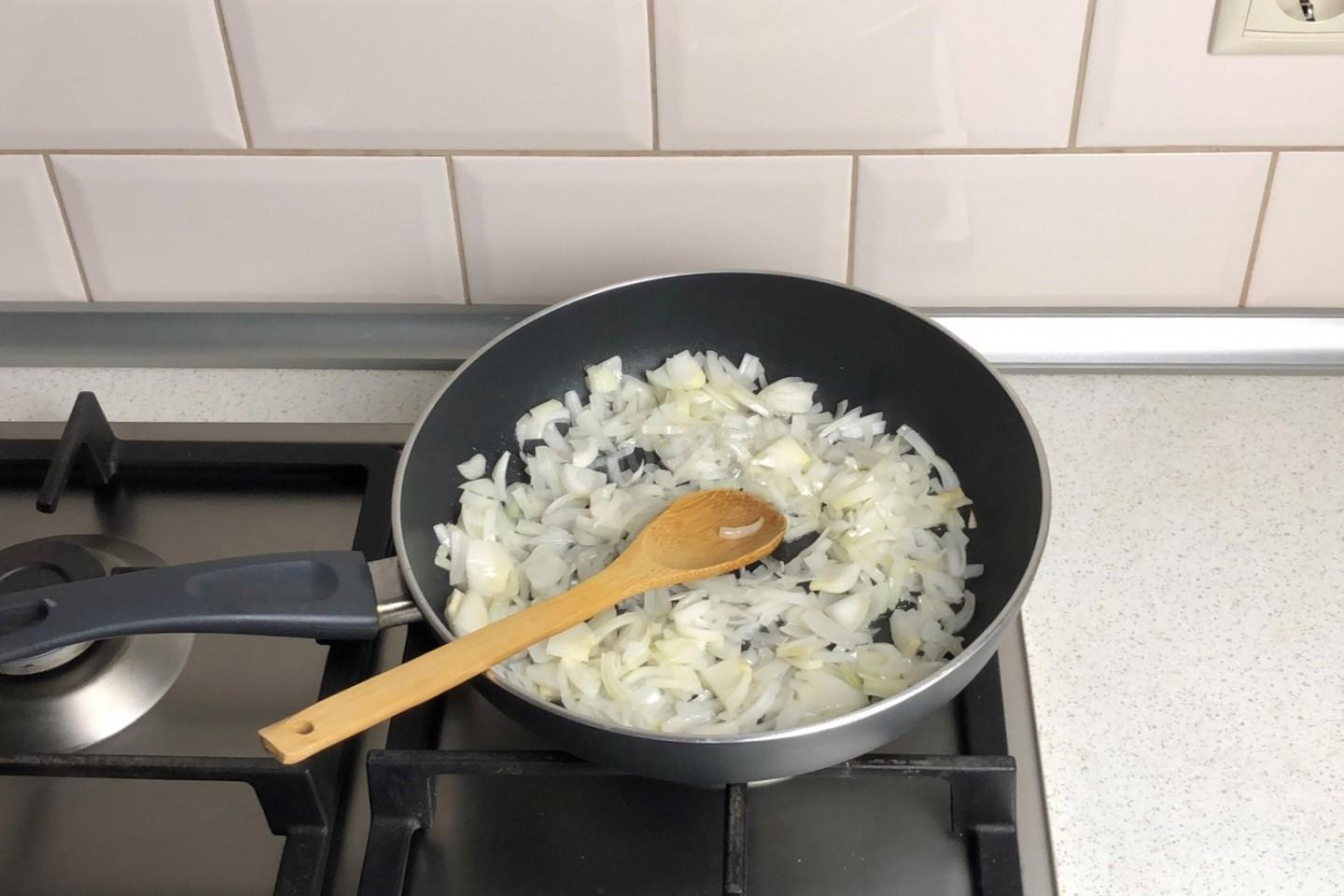 Шаг 4 приготовления Треска под маринадом из моркови и лука классическая