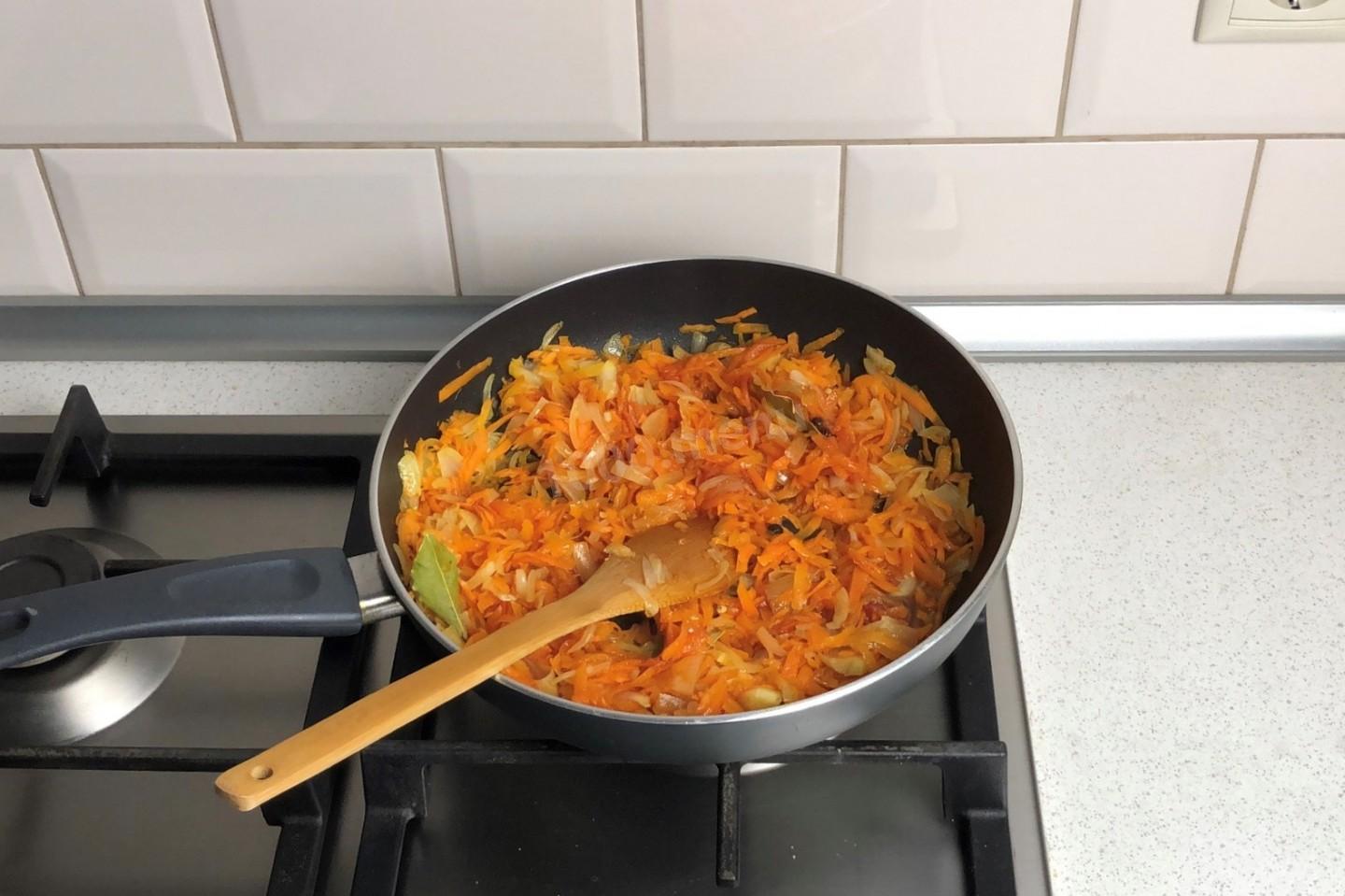 Шаг 8 приготовления Треска под маринадом из моркови и лука классическая