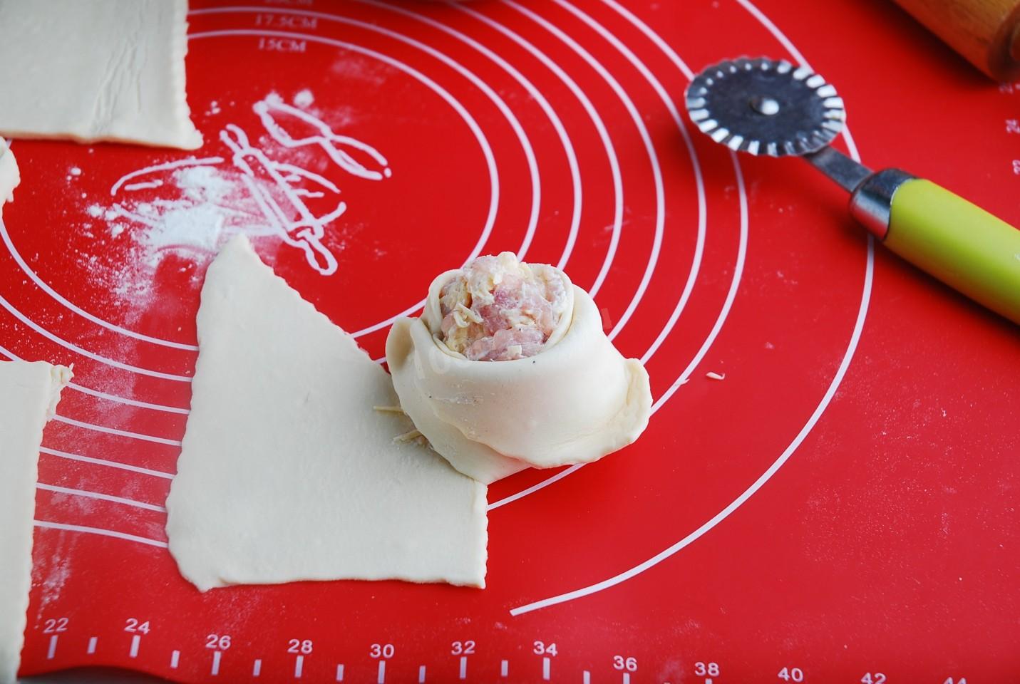 Шаг 10 приготовления Слойки с курицей из слоеного теста
