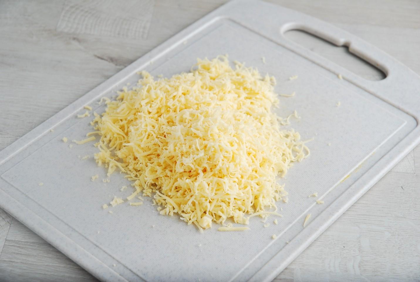 Шаг 3 приготовления Слойки с курицей из слоеного теста